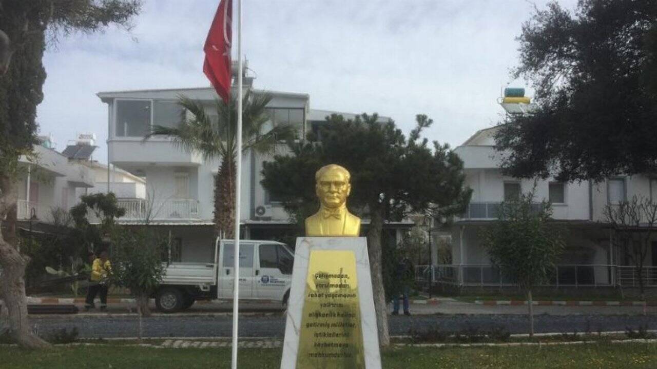 Aydın Didim'de her siteye Atatürk büstü