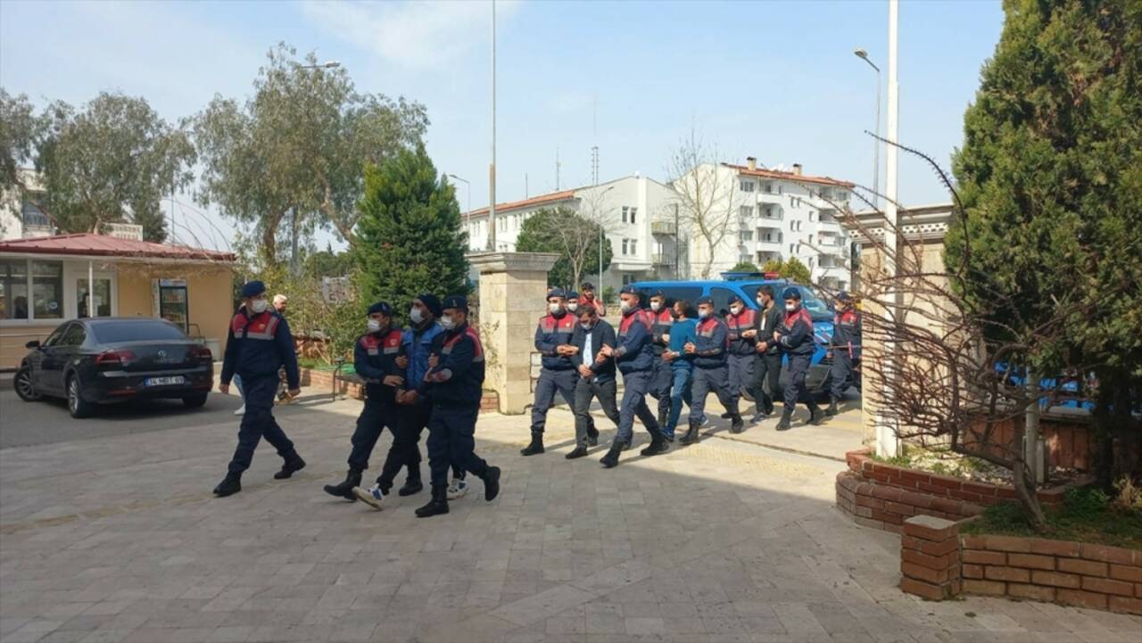 Kaçak geçişe aracı oldular, 3 kişi tutuklandı