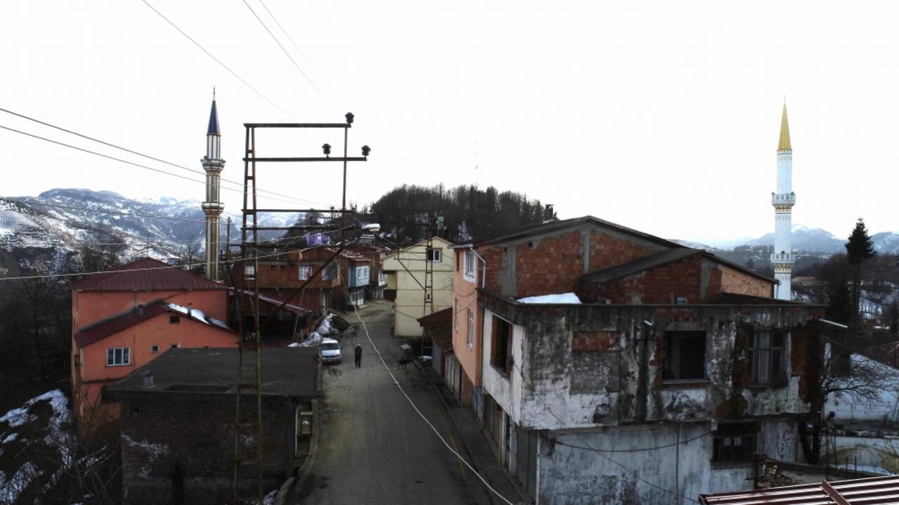 Aynı cadde üzerinde oruçlarını 1 dakika arayla açıyorlar