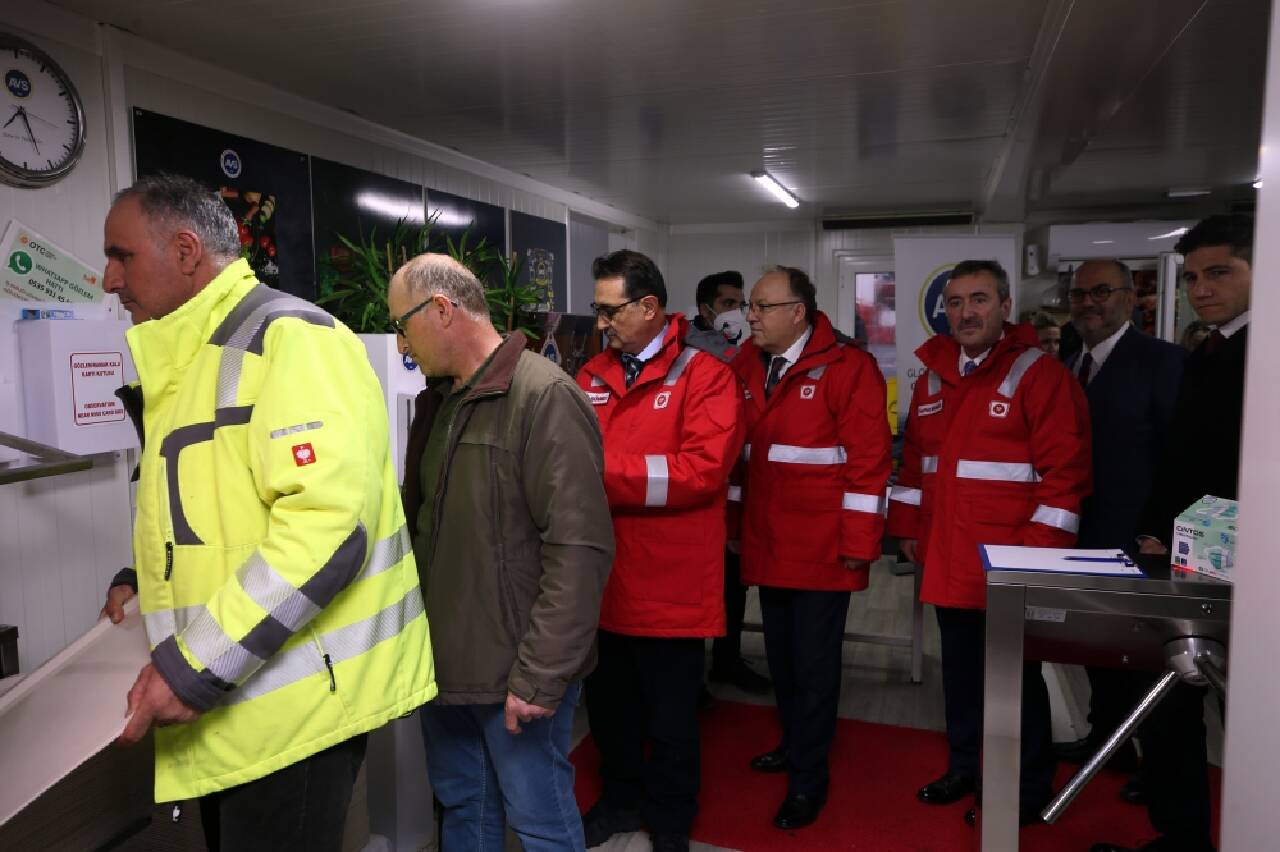 Bakan Dönmez, Filyos Doğal Gaz İşleme Tesisinde çalışanlarla iftar yaptı