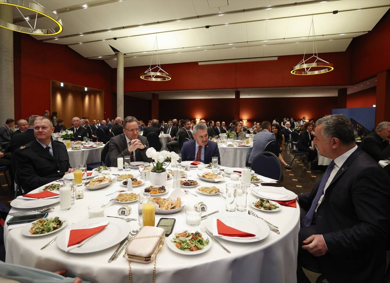 BERLİN - Polis Haftası nedeniyle Berlin Büyükelçiliğinde iftar verildi