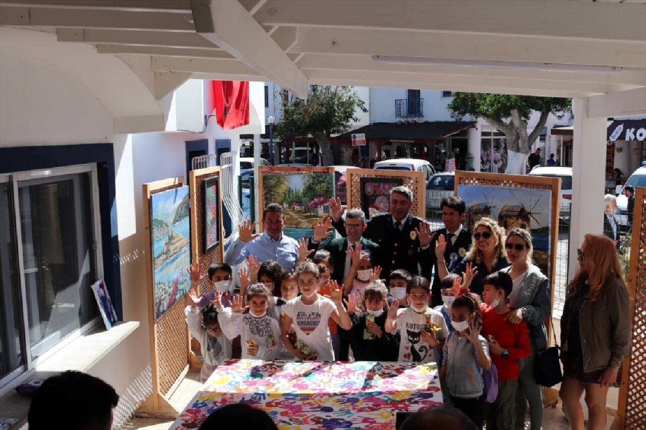 Bodrum'da "Karakolda Sanat Var" resim sergisi açıldı