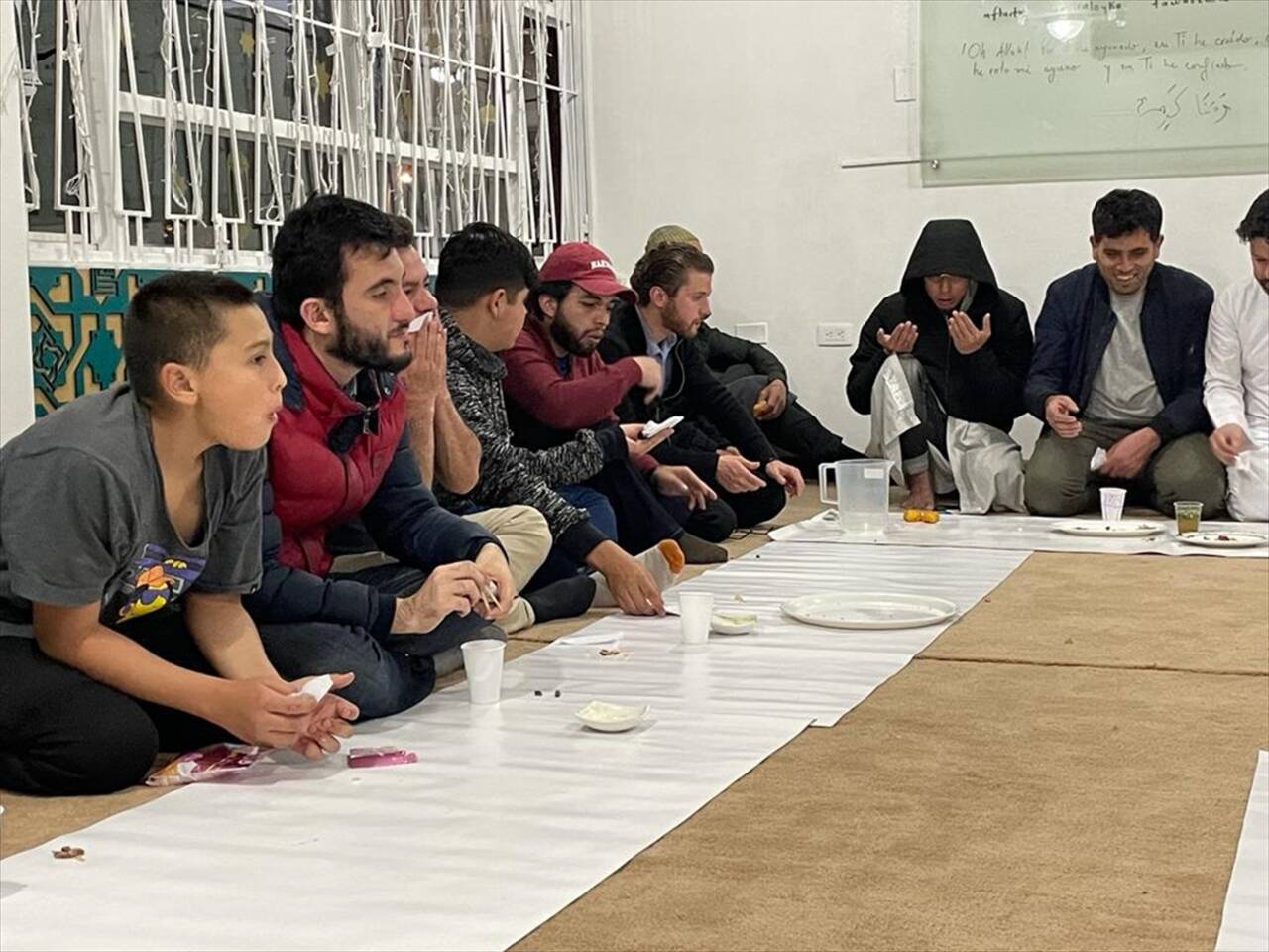 BOGOTA - Kolombiya'daki hayırseverler, ramazan boyunca her gün iftar veriyor