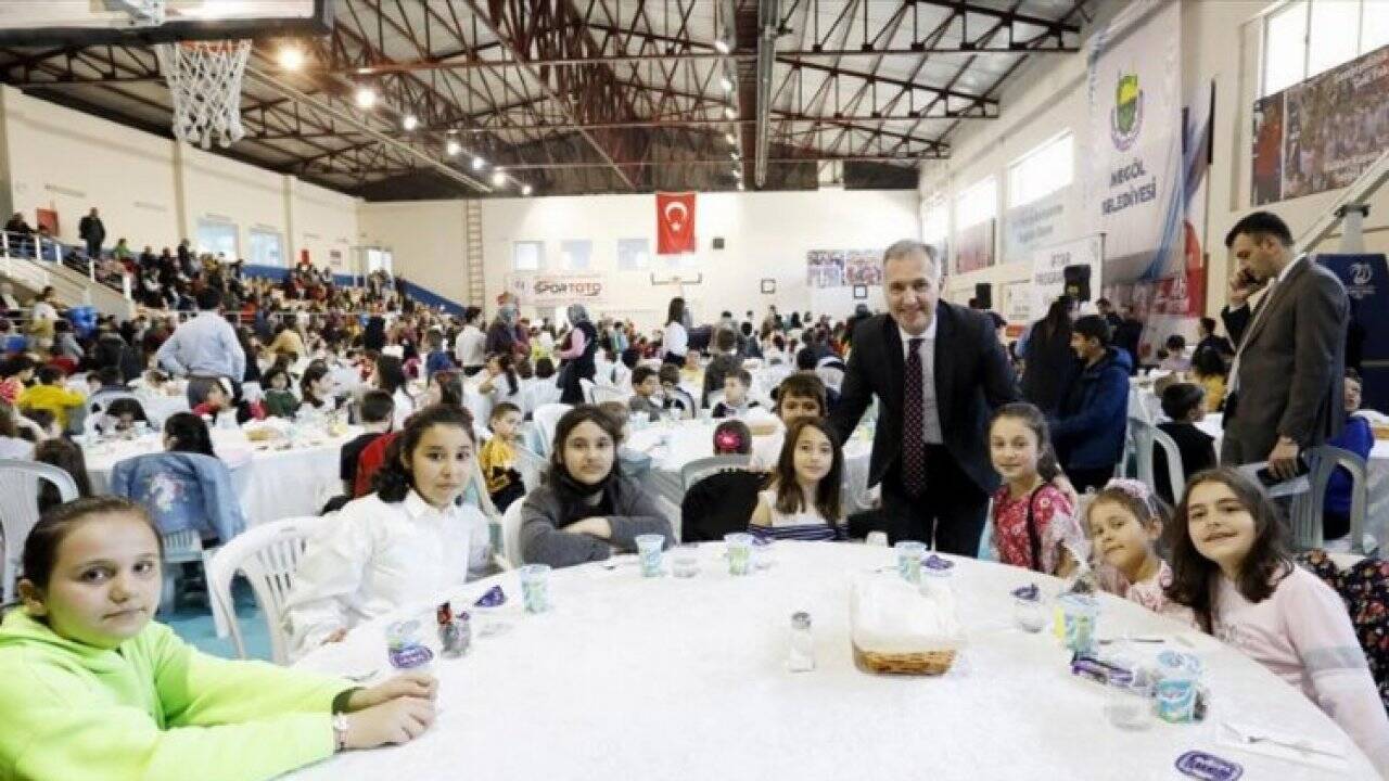 Bursa İnegöl’de çocuklara özel tekne orucu iftarı yapıldı