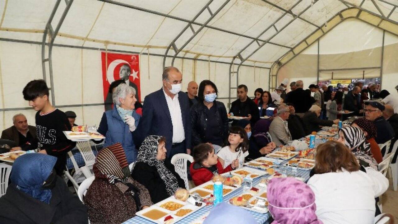 Bursa Mudanya'da iki ayrı iftar çadırı kuruldu