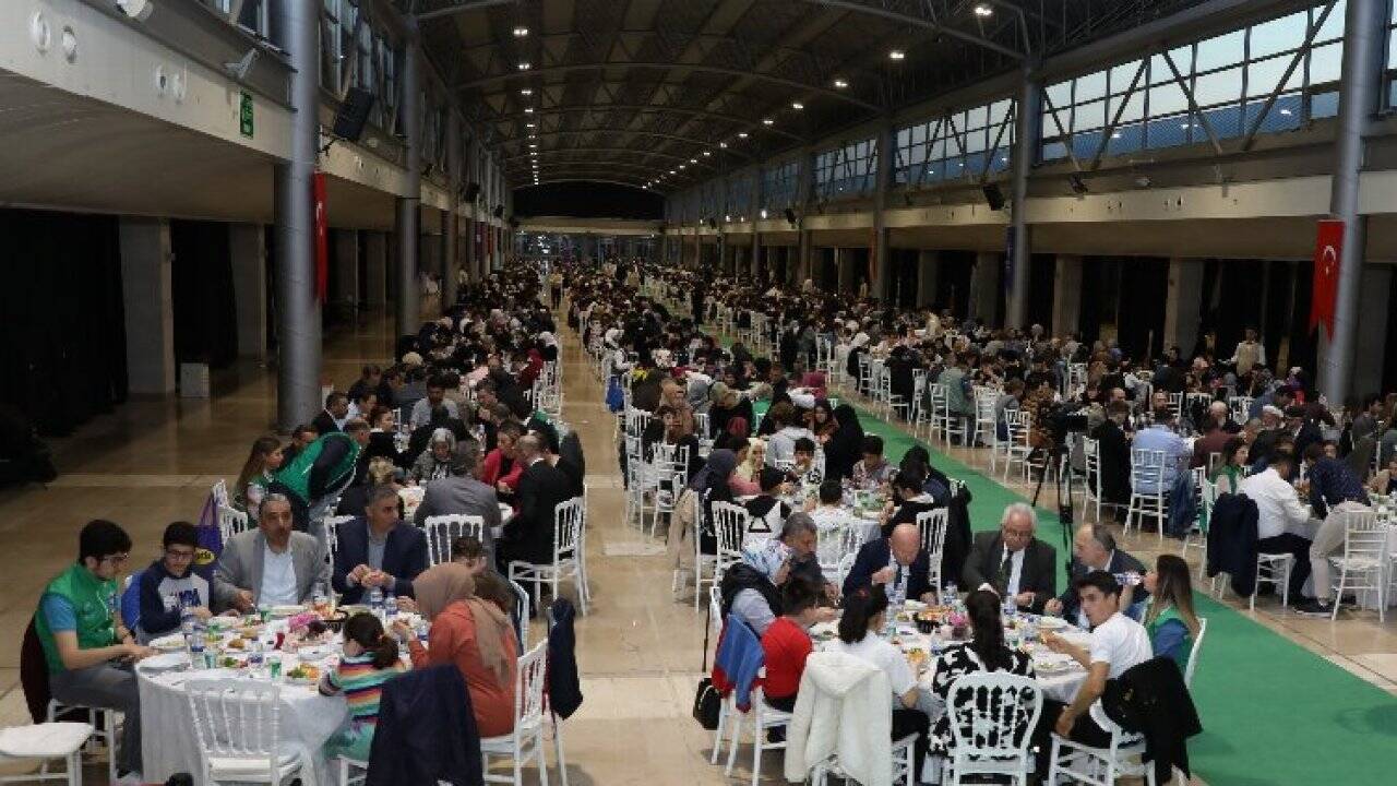 Bursa'da yetimlere özel iftar