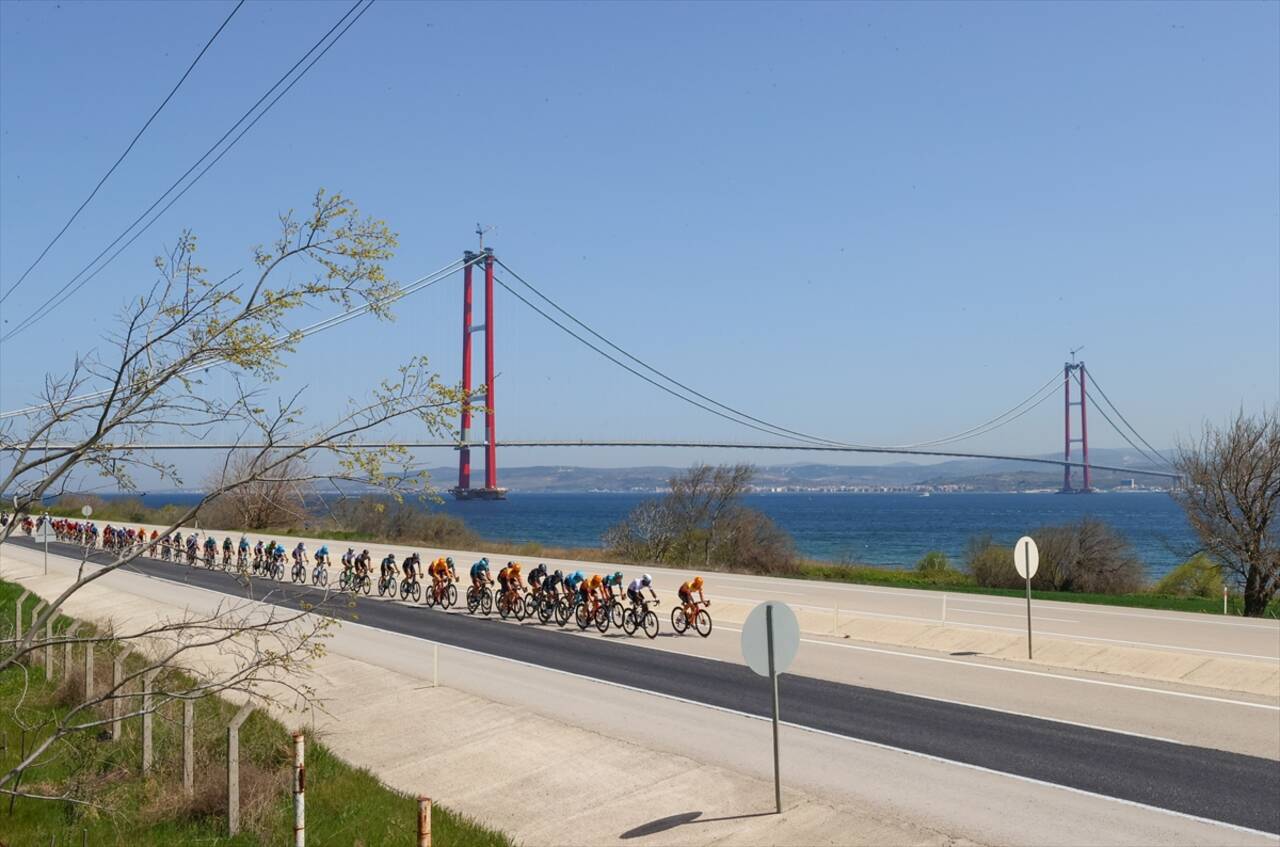 ÇANAKKALE - 57. Cumhurbaşkanlığı Türkiye Bisiklet Turu - Turun 6. etabını Caleb Ewan kazandı (3)