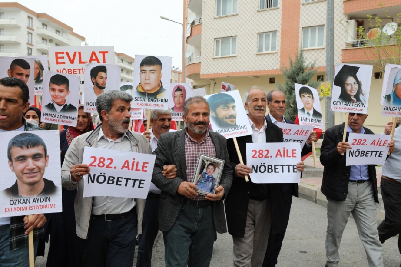 Diyarbakır annelerinin oturma eylemine bir aile daha katıldı