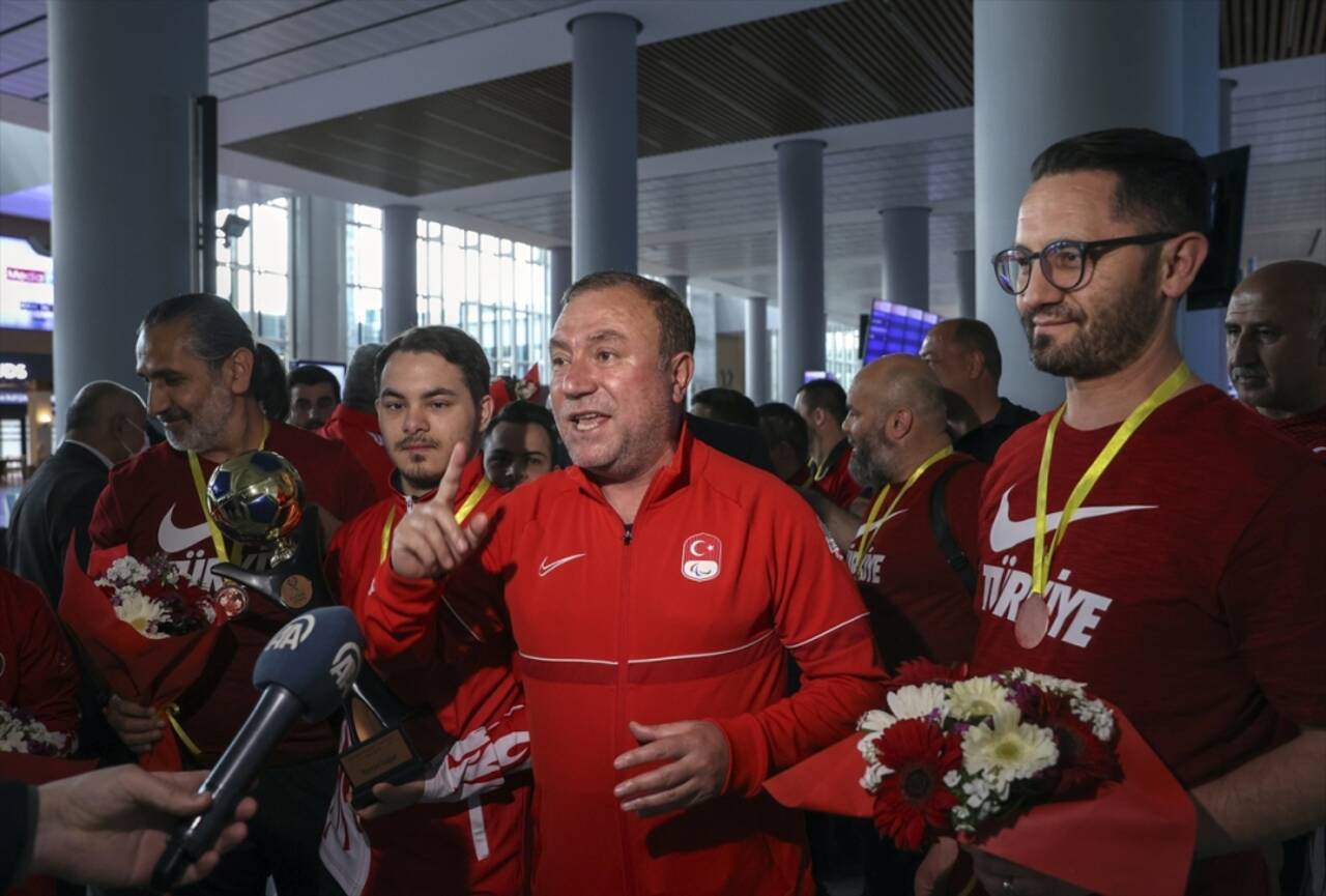 Dünya üçüncüsü Down Sendromlular Futsal Milli Takımı yurda döndü