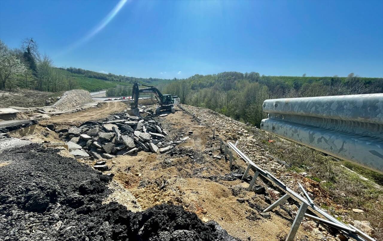 DÜZCE - Karadeniz Sahil Yolu'nda onarım çalışmaları yeniden başladı