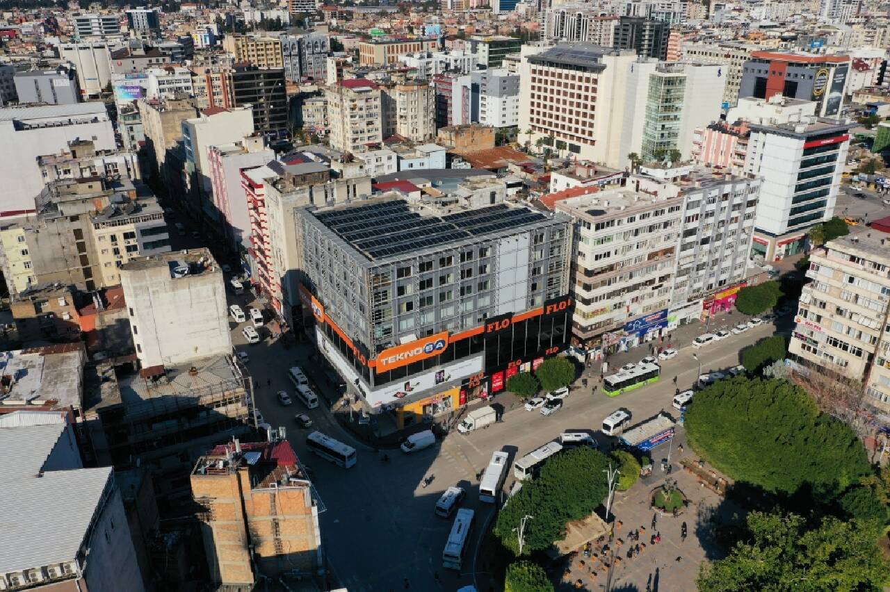 Enerjisa, Adana'da Teknosa mağazasına güneş enerjisi santrali kurdu