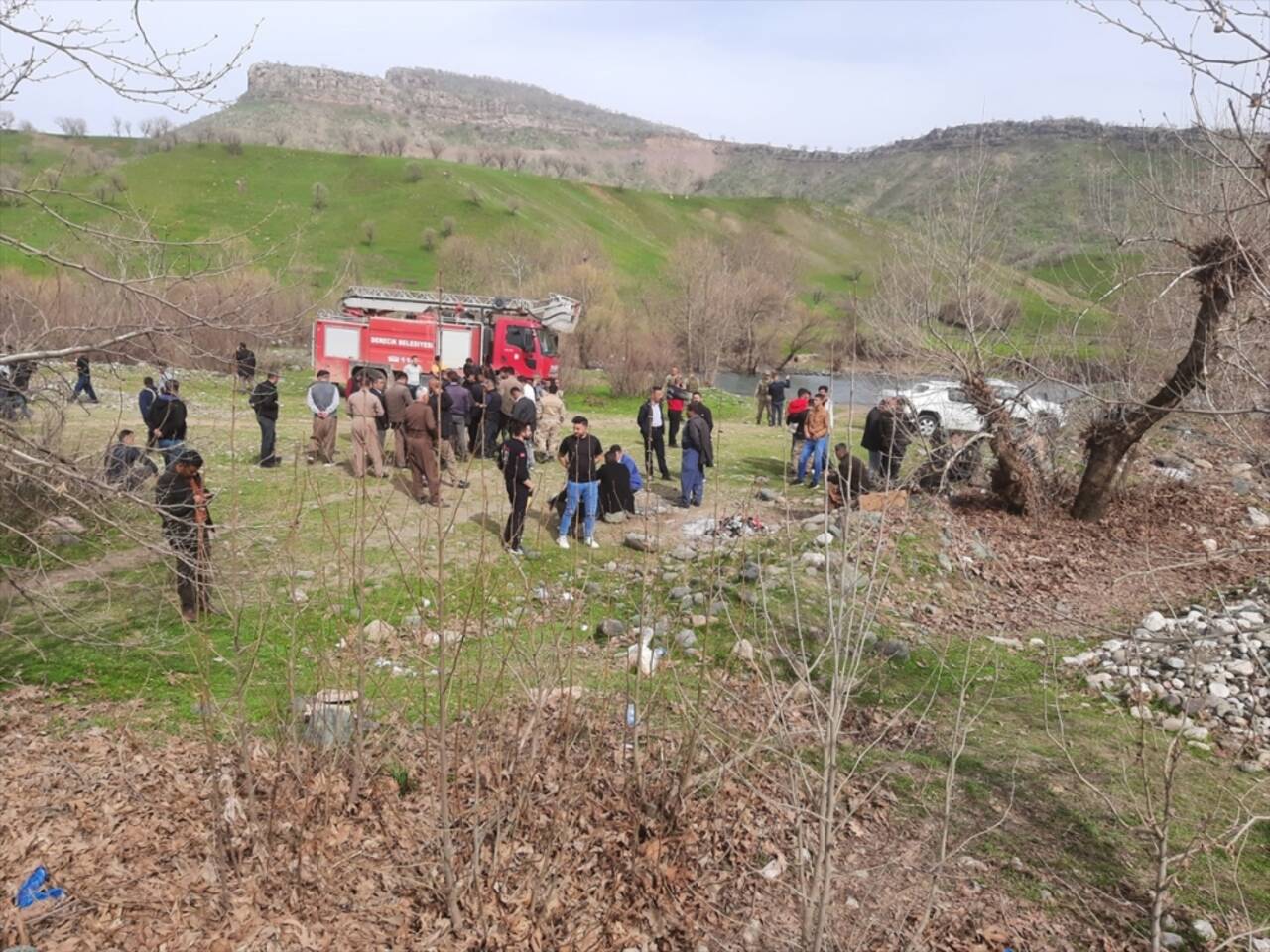 Hakkari'de bir asker düştüğü Hacıbey Çayı'nda kayboldu