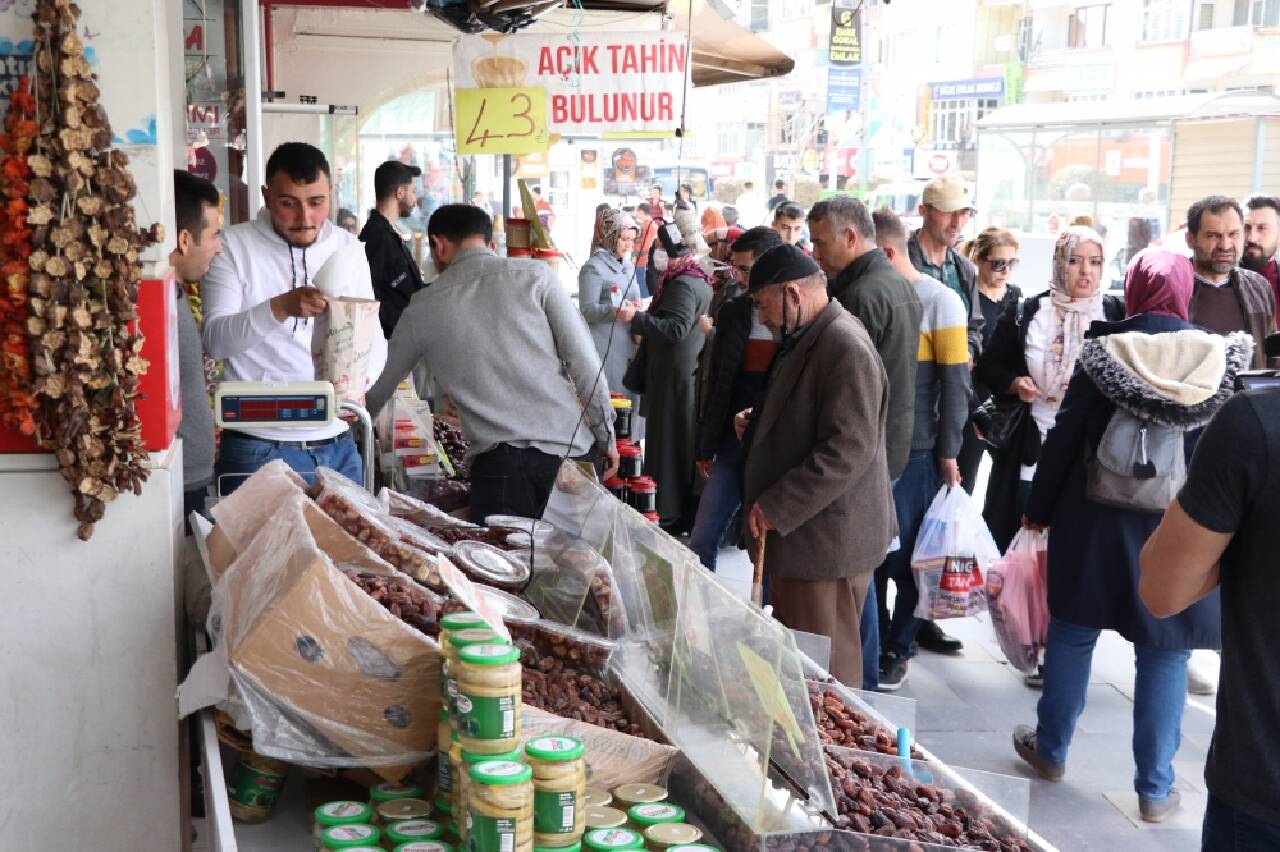 İç Anadolu'da ramazan öncesi çarşı ve pazarlarda yoğunluk yaşandı