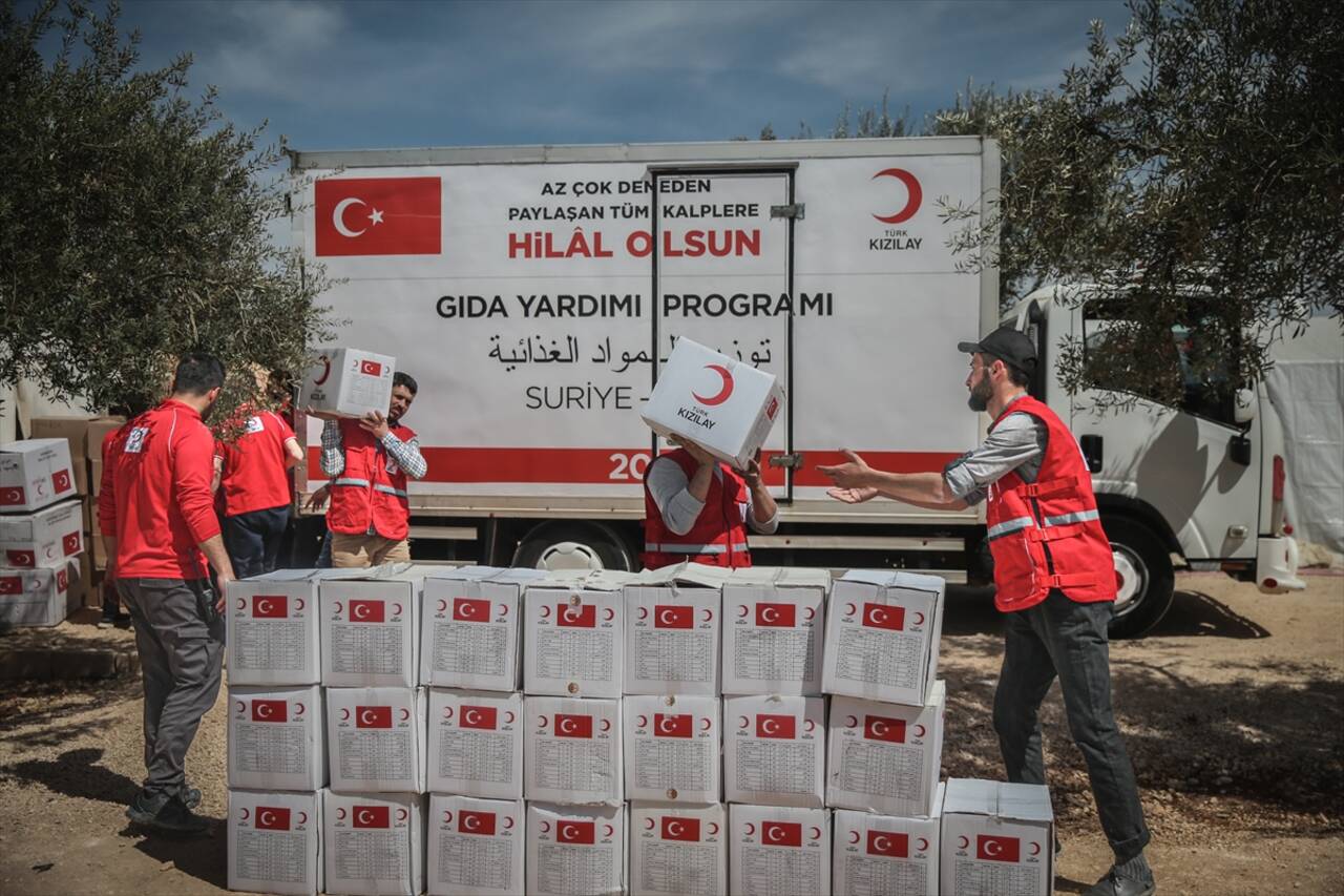 Mardin Valisi Demirtaş, yetimlerle iftar yaptı