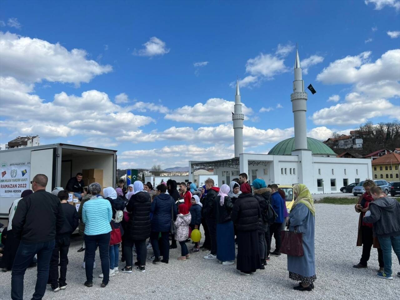 İHH, Bosna Hersek’te ihtiyaç sahibi ailelere ramazan kumanyası dağıttı