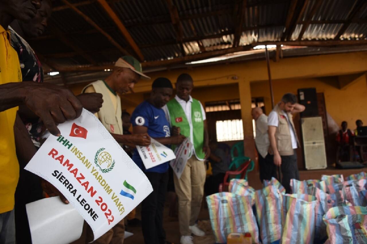 İHH ekipleri, Sierra Leone'deki ihtiyaç sahiplerine ramazan kumanyalarını ulaştırdı