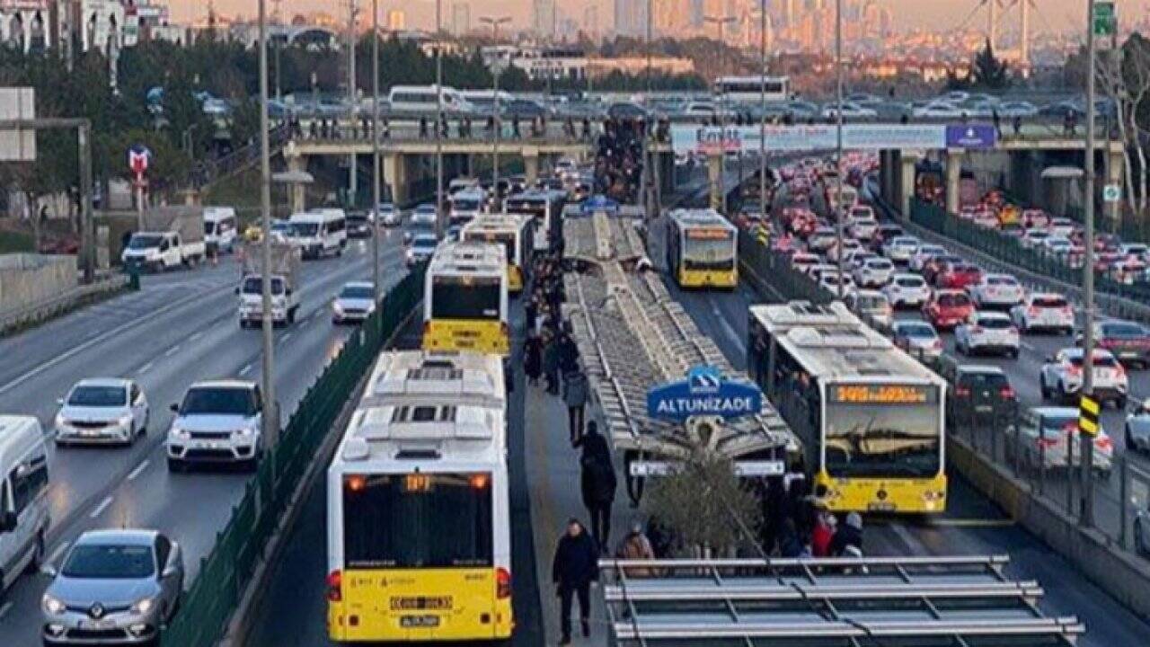 İstanbul'da 24 saat kesintisiz ulaşım devam ediyor 