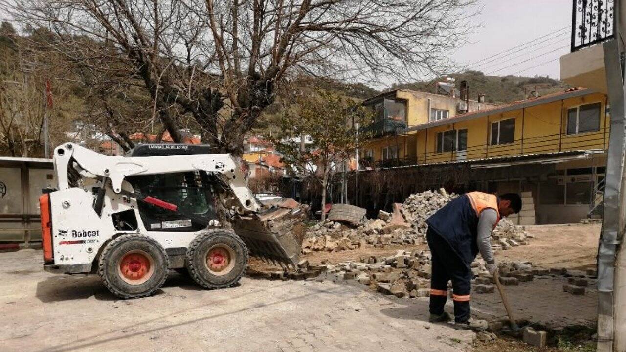 İzmir Kavacık Meydanı'nda çalışmalar başladı