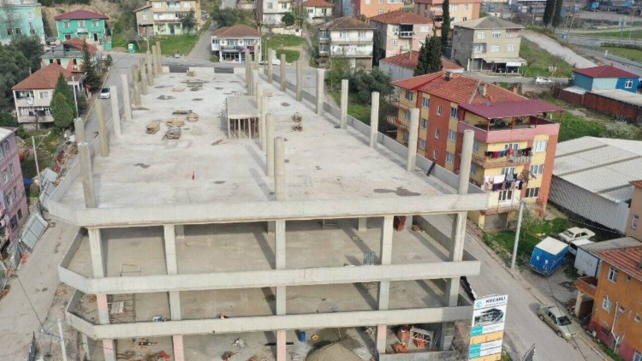 Kocaeli Dilovası’ndaki katlı otoparkta kaba inşaat bitti