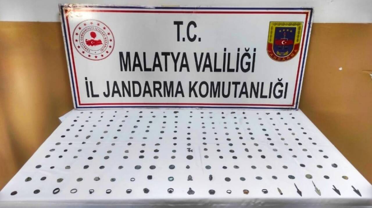 Malatya'da Roma dönemine 223 parça eser ele geçirildi