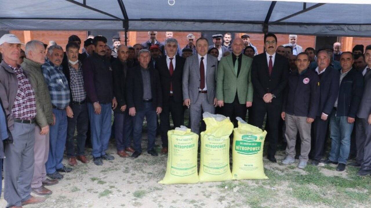 Manisa Selendili üreticilere 30 bin 5 kilogram gübre dağıtıldı