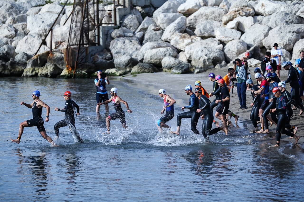 ADANA - Yetim çocuklar yamaç paraşütü heyecanı yaşadı