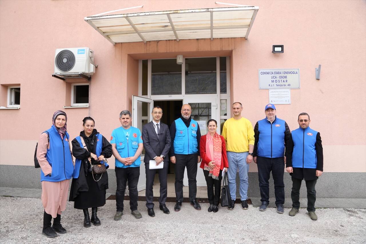 MOSTAR - Yaşlılar, engelli ve yetim çocuklara ramazan yardımı yapıldı