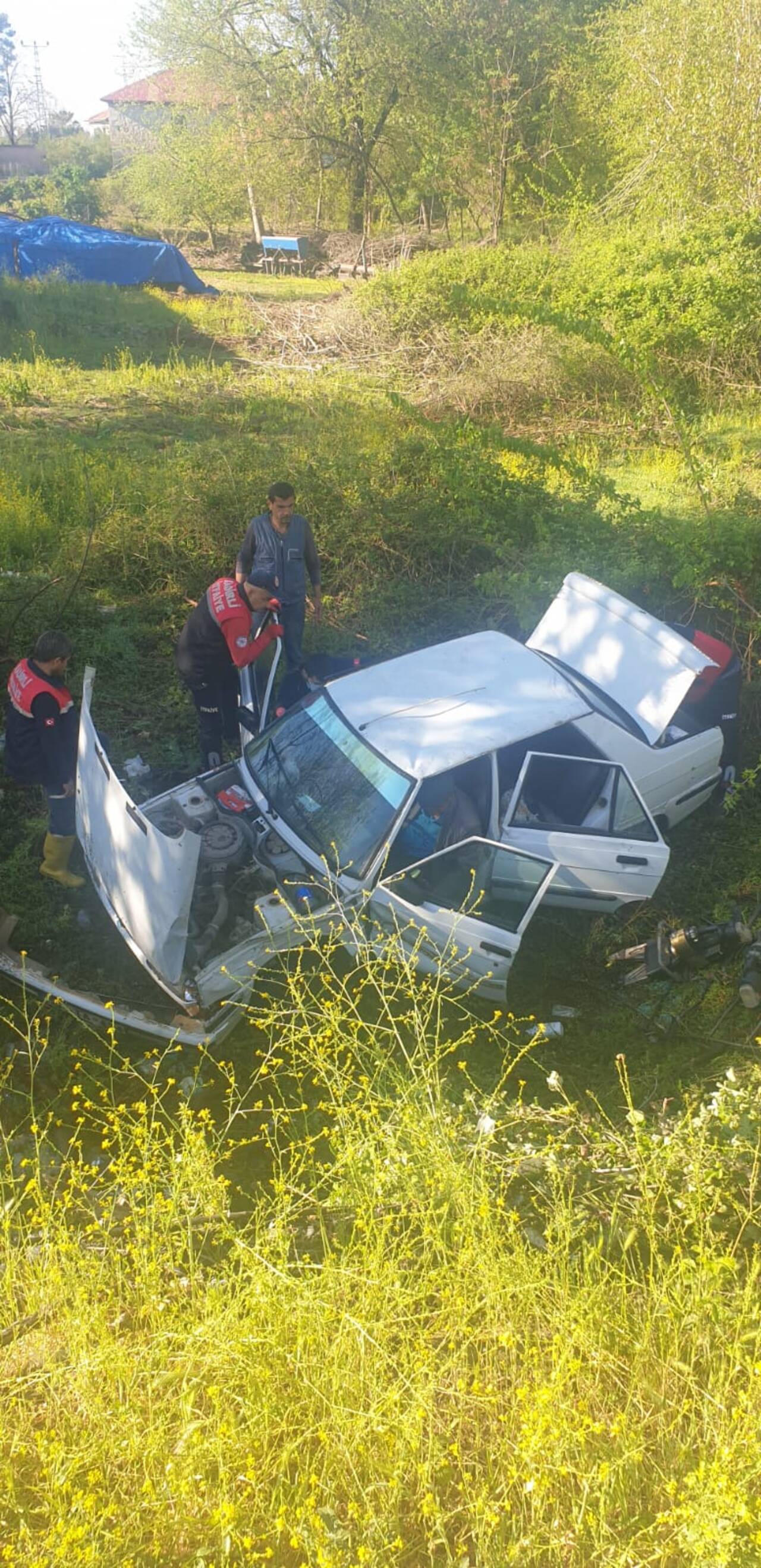 Osmaniye'de minibüsle çarpışan otomobildeki çift yaralandı