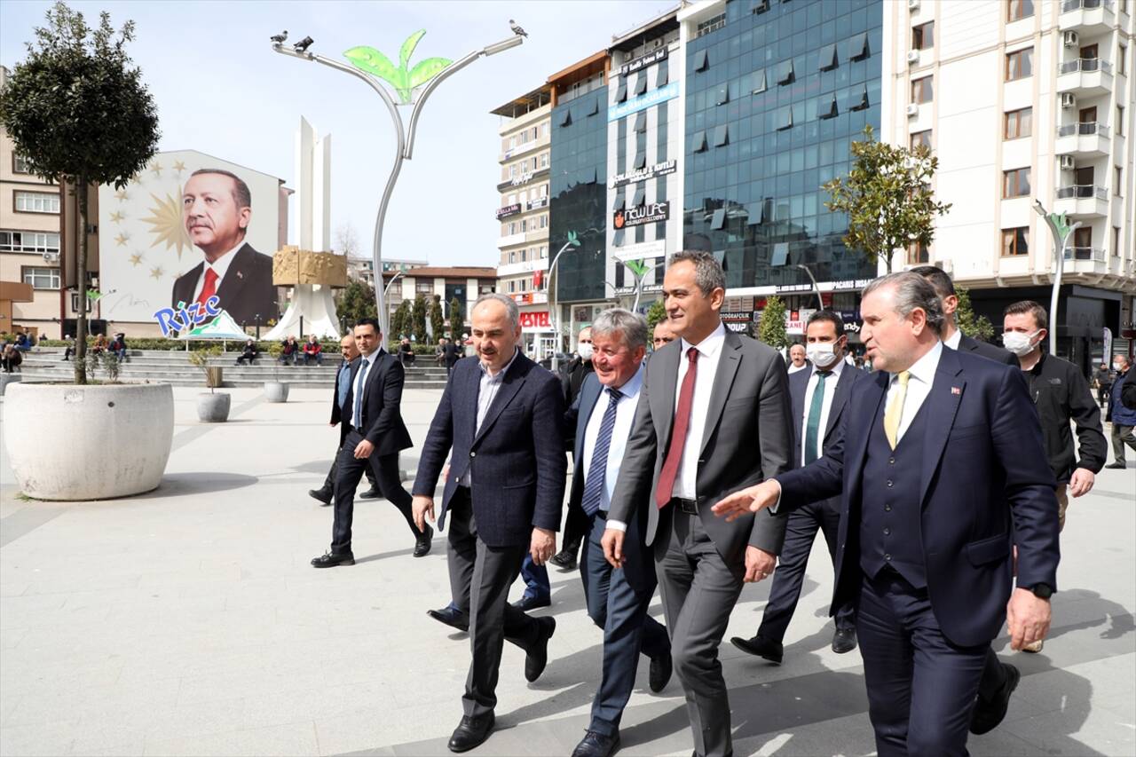 RİZE - Milli Eğitim Bakanı Özer, çeşitli temas ve ziyaretlerde bulundu