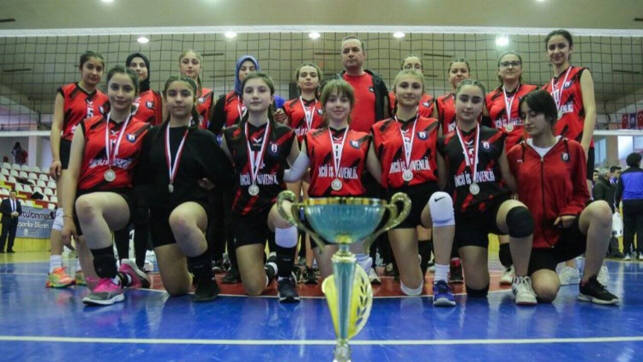 Sivas'ta Liseler Arası Voleybol Turnuvası sona erdi 