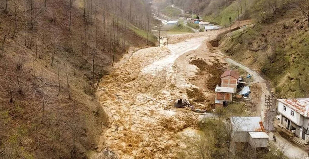 Sürmene'de korkutan Heyelan