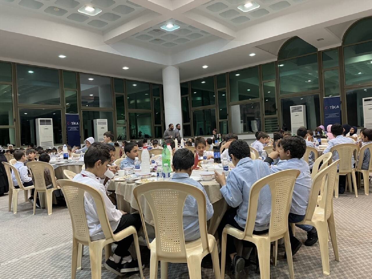 TİKA Lübnan'daki bir yetimhanede iftar programı düzenledi