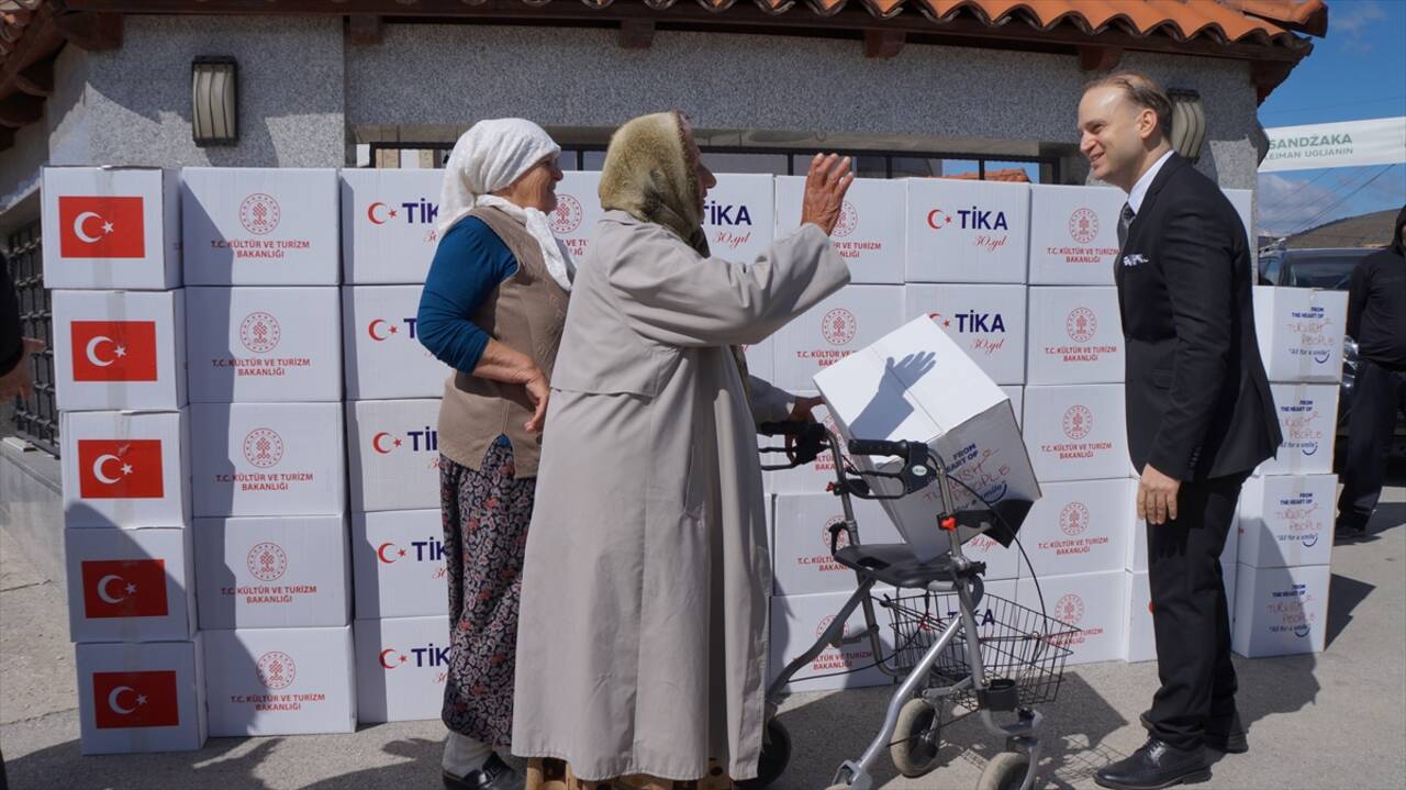 TİKA, Sırbistan’ın Novi Pazar kentinde ramazan kumanyası dağıttı