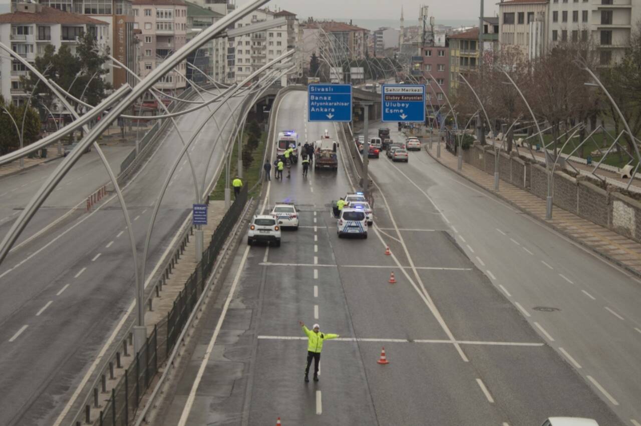 Uşak'ta kamyonun çarptığı yaya hayatını kaybetti