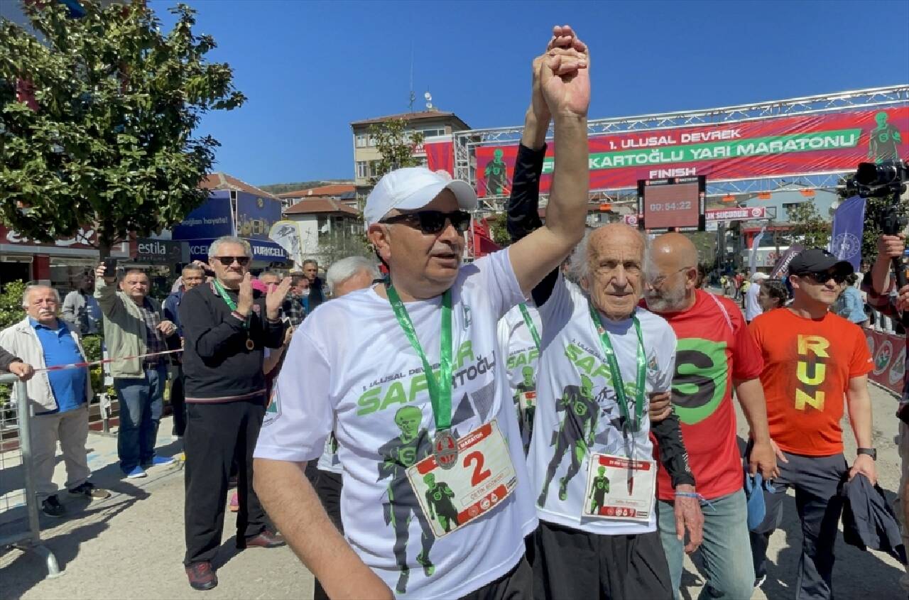 Zonguldak'ta 1. Ulusal Devrek Safder Kartoğlu Yarı Maratonu koşuldu