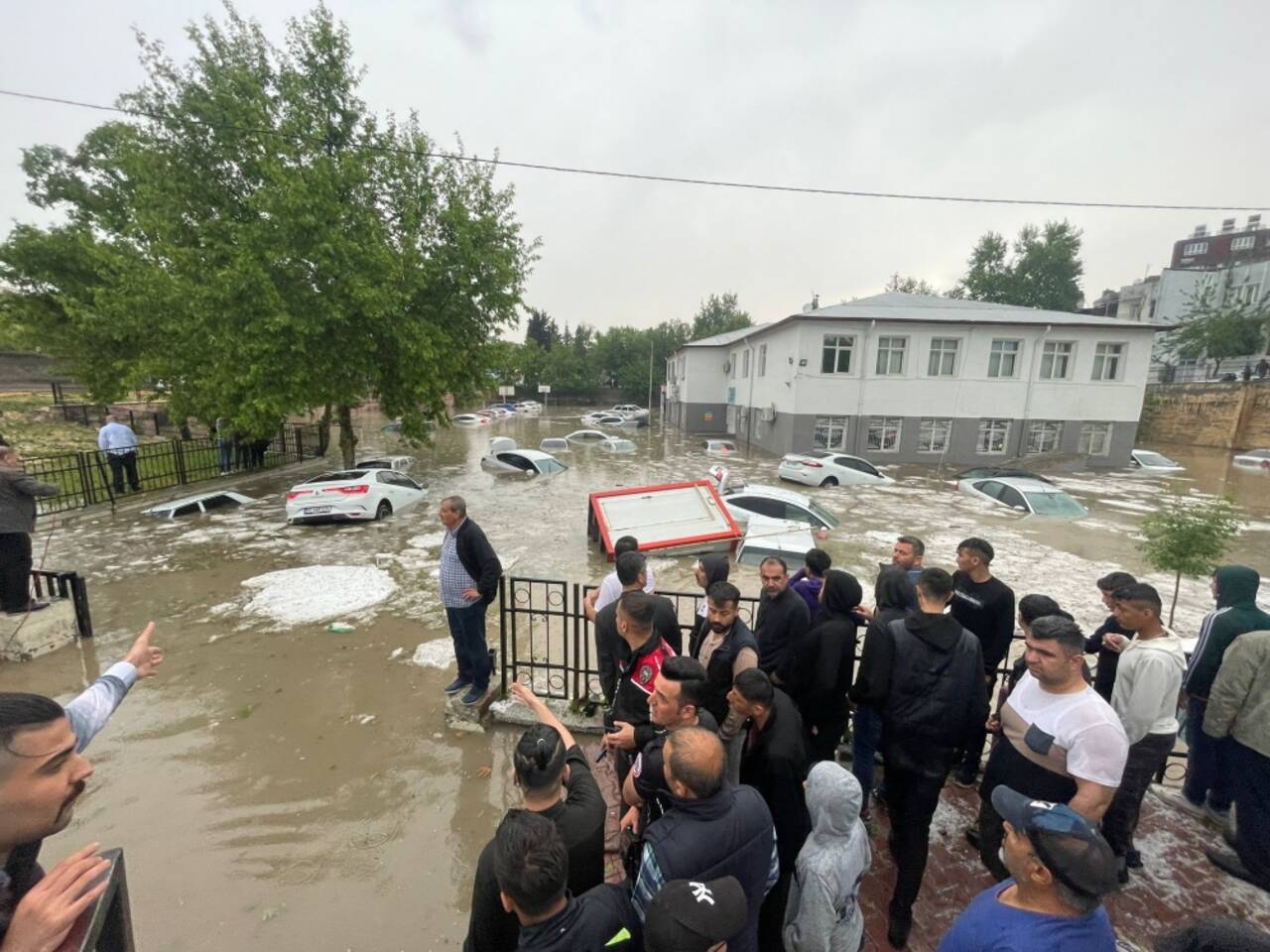 Adıyaman'da sağanak evlere ve işyerlerine doldu!