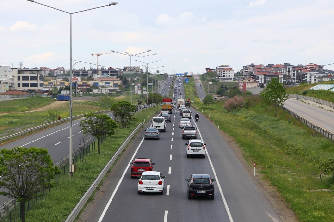 Tekirdağ-İstanbul kara yolunda tatil dönüşü yoğunluğu