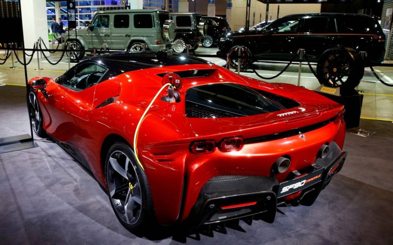 Ferrari, elektrikli araçlara 'daha da benzersiz' arabalar vaat ediyor