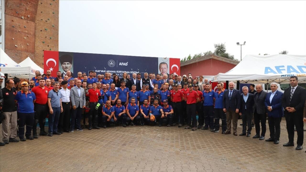 AFAD'ın 'Hayvan Arama Kurtarma Eğitici Eğitimi' programı ilk mezunlarını verdi