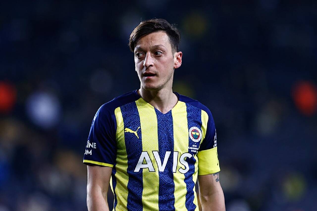 Son Dakika! Mesut Özil, Başakşehir'e katıldı