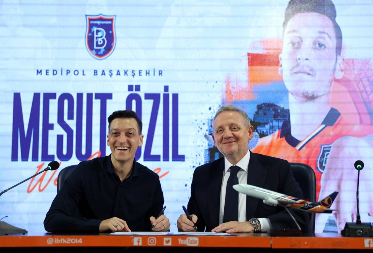 Mesut Özil, Başakşehir ile imzaları attı "O konu kapandı"