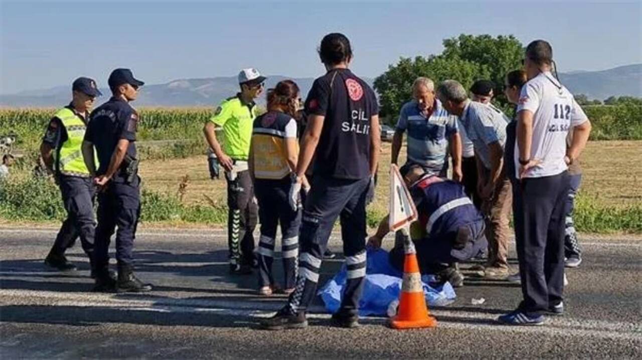 Trafik canavarı, babaanne ve torununu hayattan kopardı!