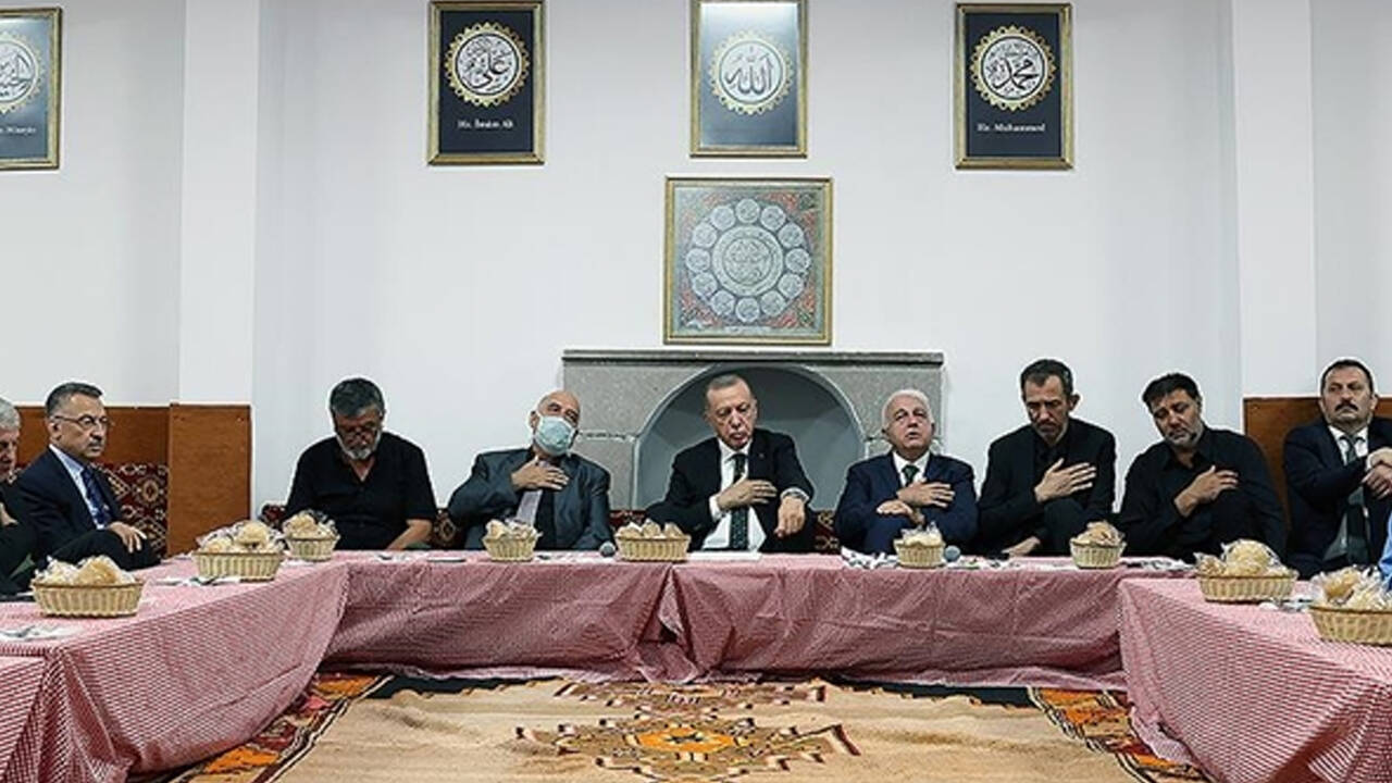 Erdoğan, cemevinde muharrem iftarına katıldı