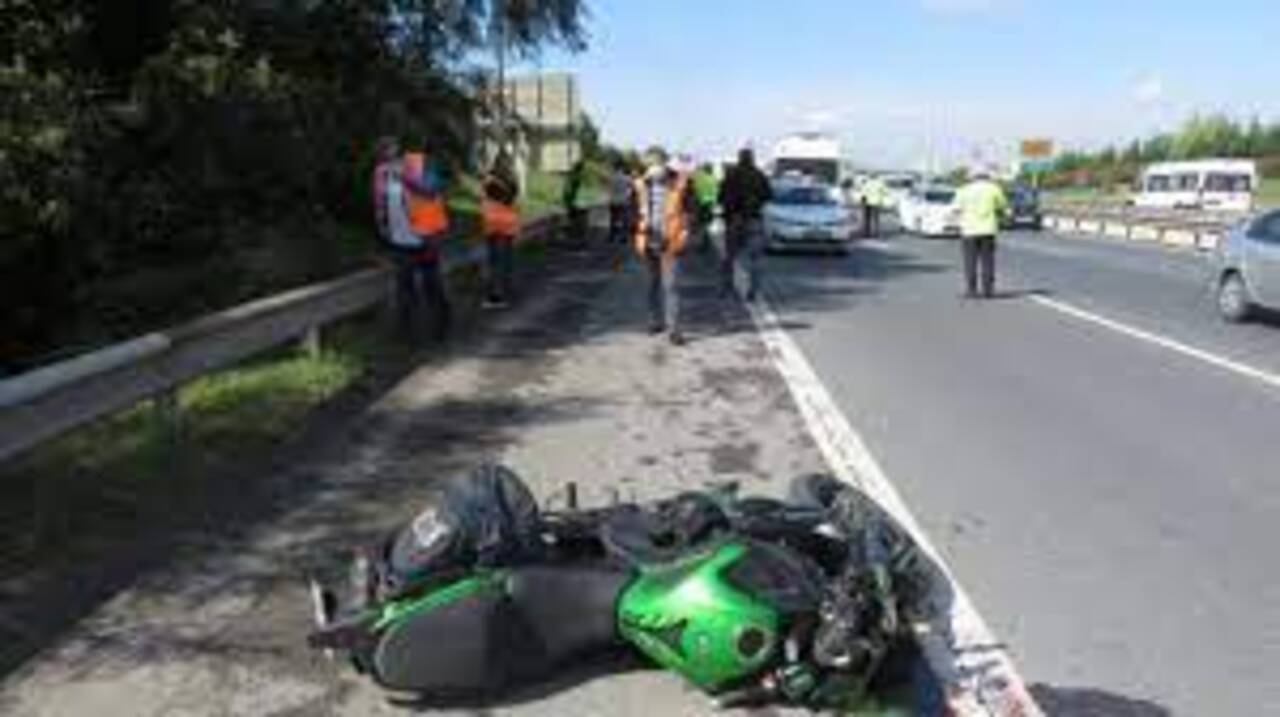 TEM Otoyolu'ndaki kazada motosiklet sürücüsü hayatını kaybetti