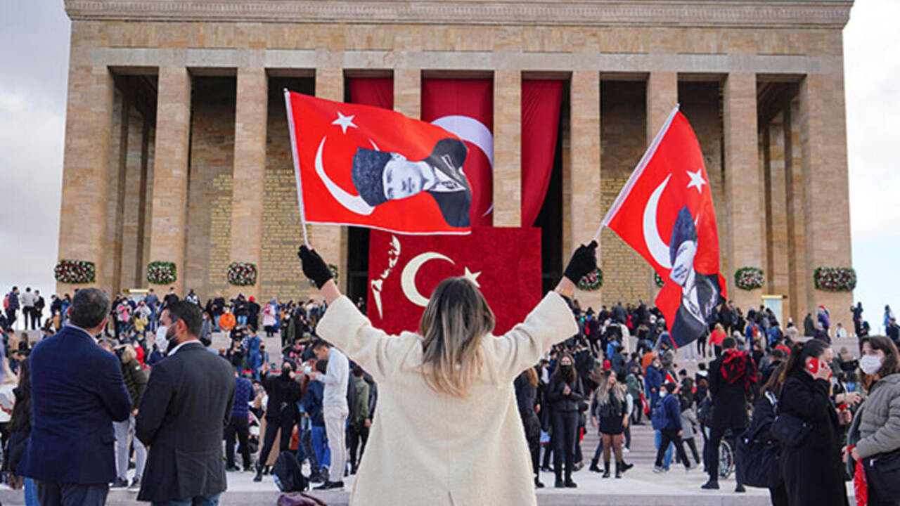 Anıtkabir'e ziyaretçi akını