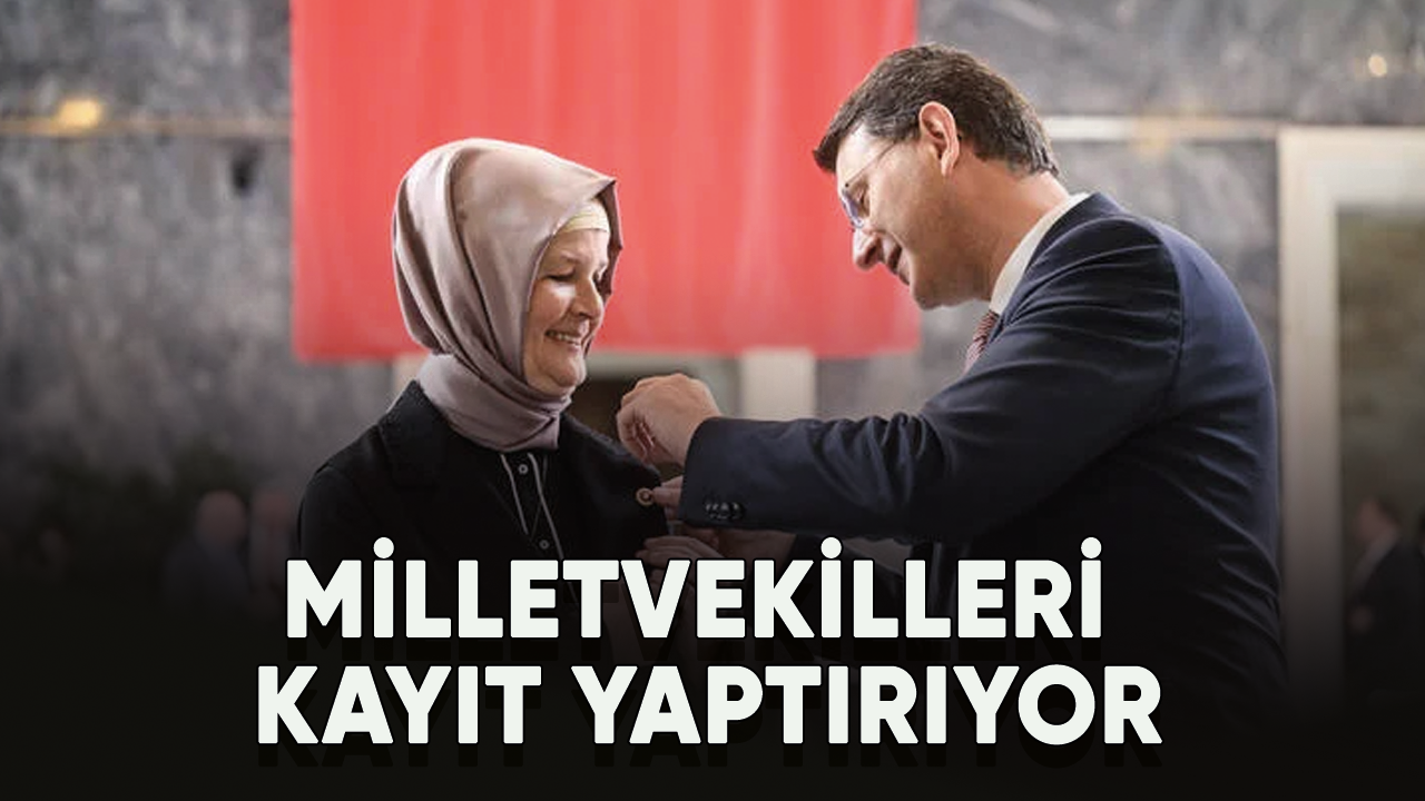 Milletvekilleri kayıt yaptırıyor