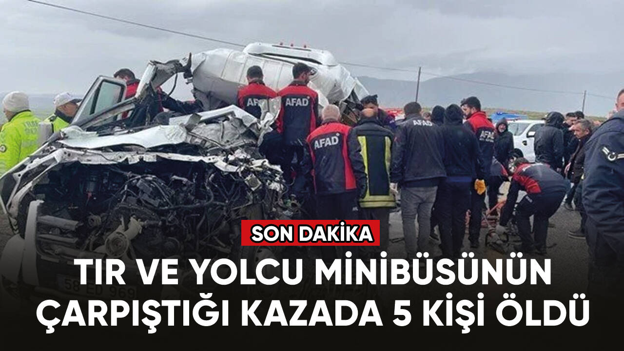 Tır ve yolcu minibüsünün çarpıştığı kazada 5 kişi öldü