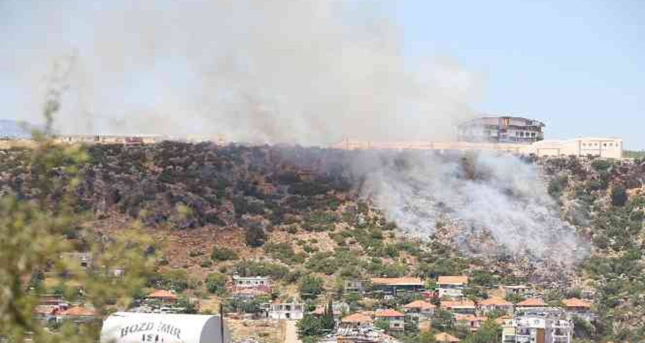 Alanya'da makilik alanda çıkan yangın kontrol altına alındı