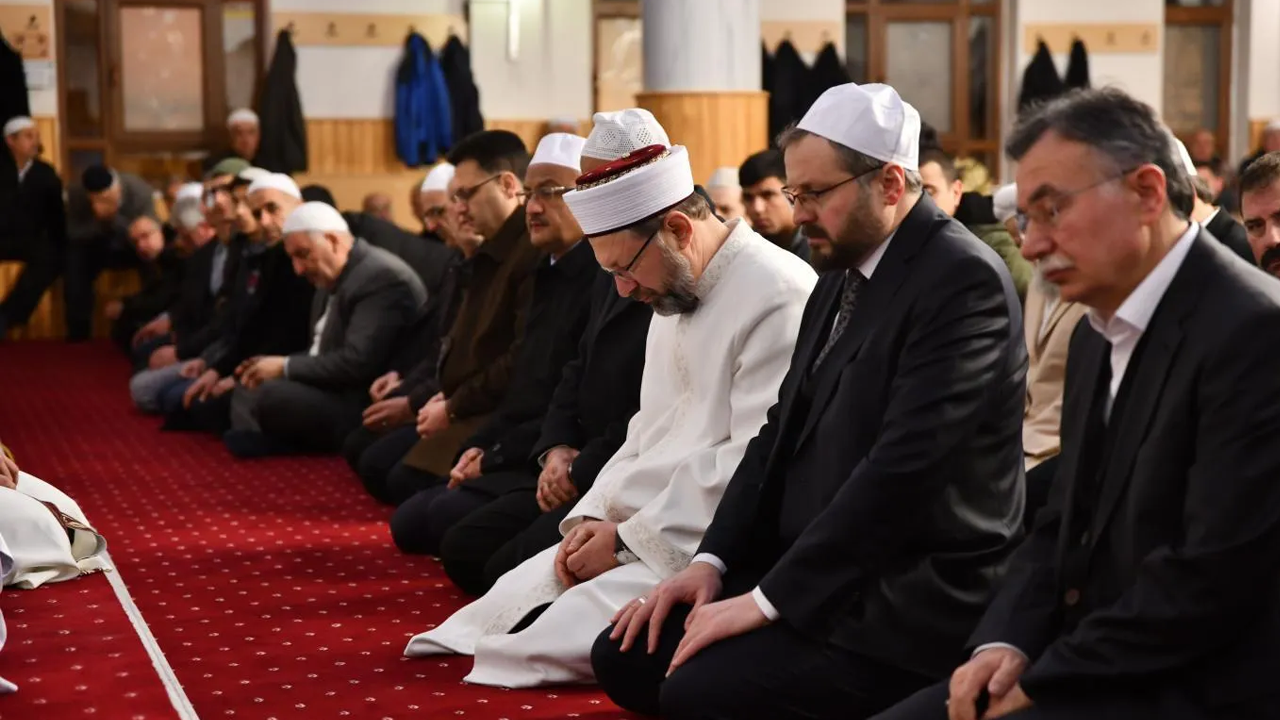 Diyanet İşleri Başkanı cuma namazını İsviçre'de kıldı