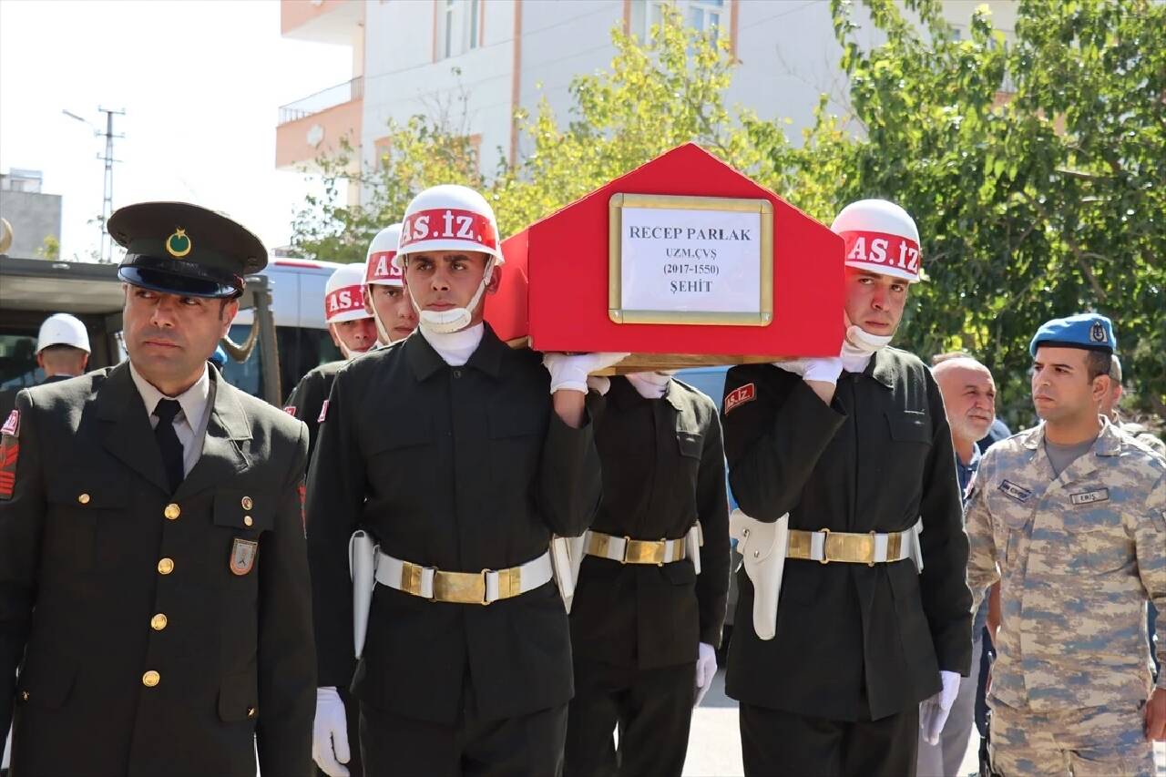 Şehit Piyade Uzman Çavuş Recep Parlak, son yolculuğuna uğurlandı